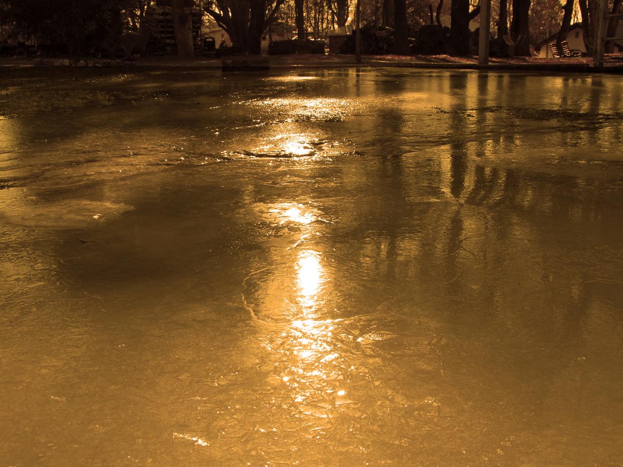 обои Отражение солнца в воде фото