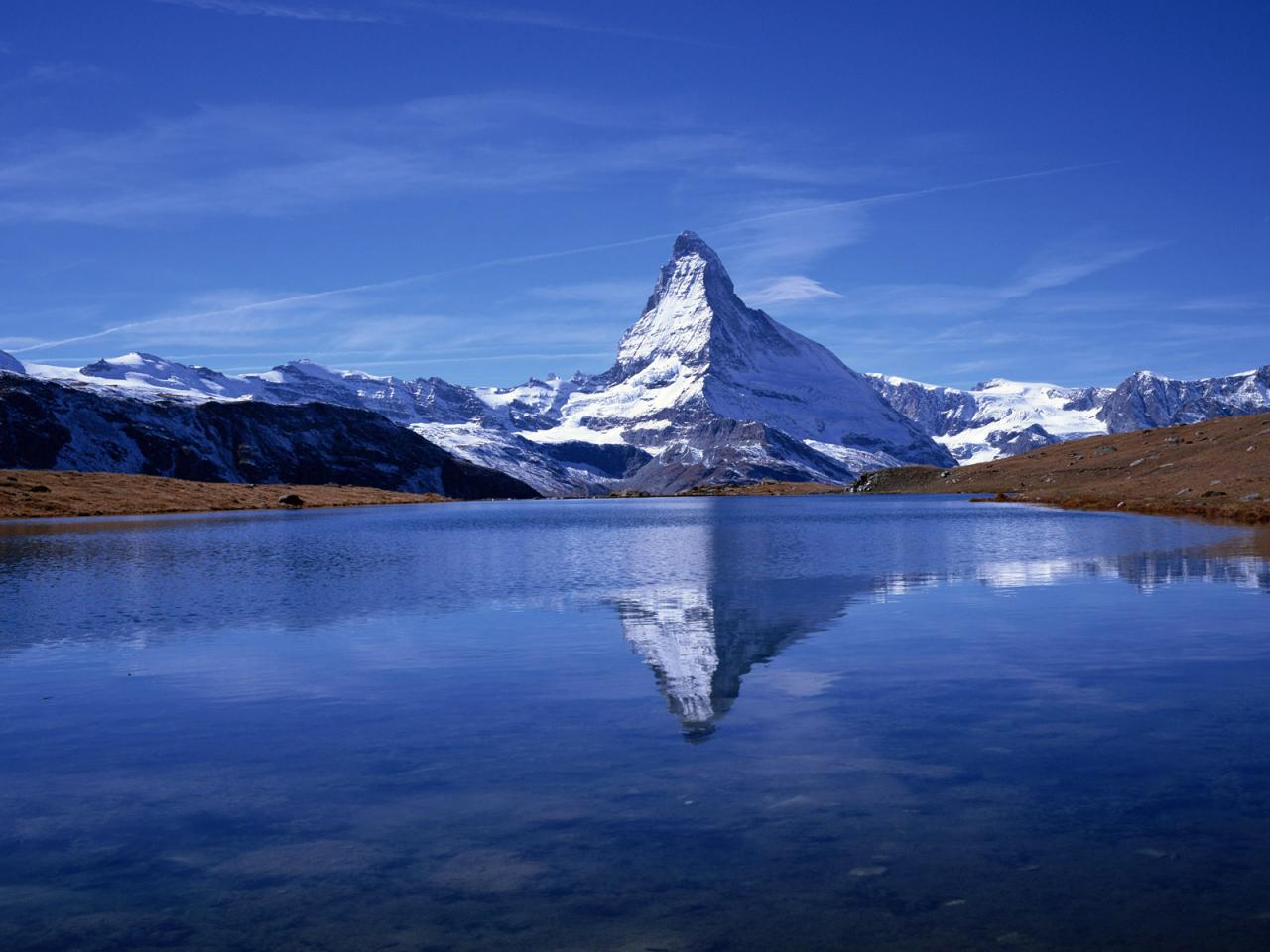 обои Горы на фоне озера фото
