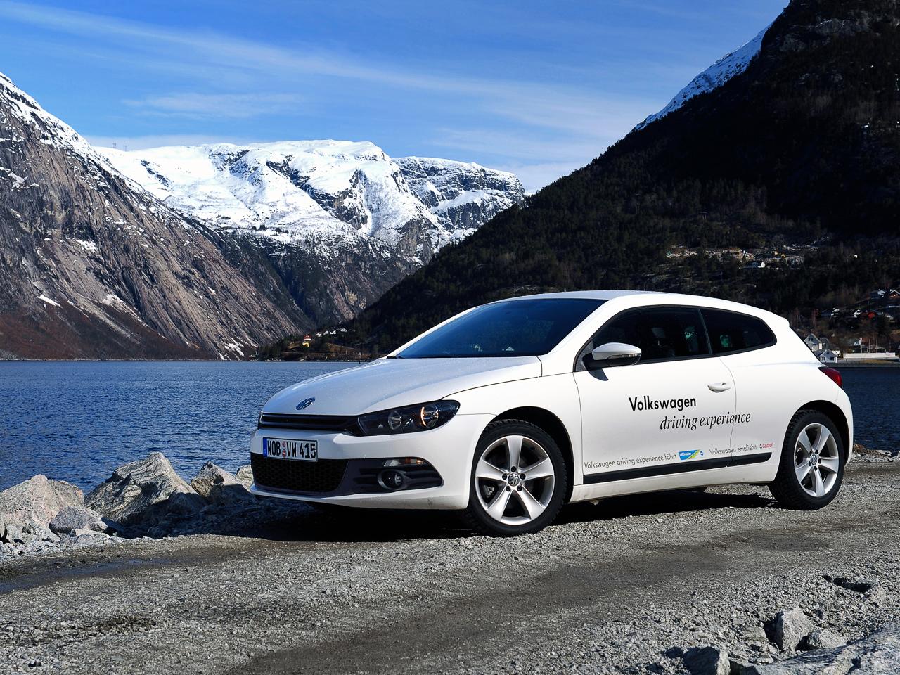 обои Volkswagen Sirocco в горах фото