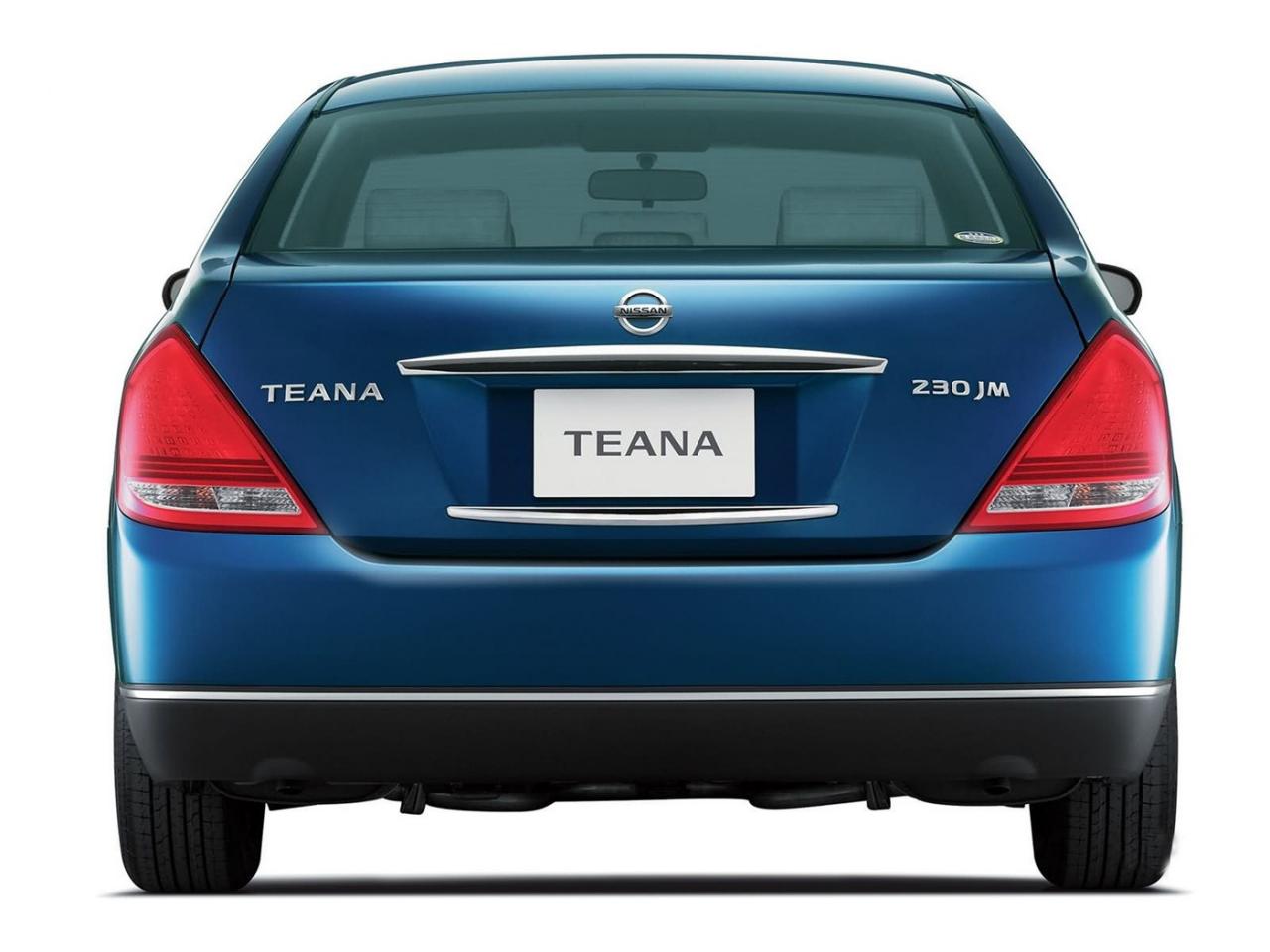 обои Nissan Teana вид сзади фото
