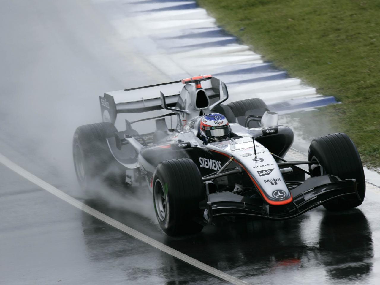 обои Мокрая трасса фото