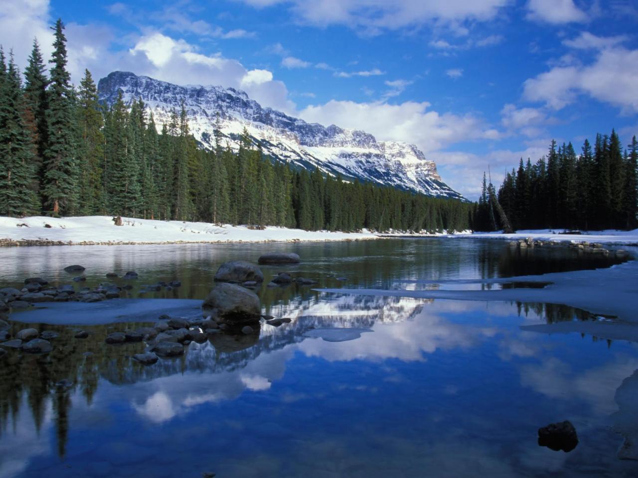 обои Bow River and Castle Mountain,   Alberta,   Canada фото