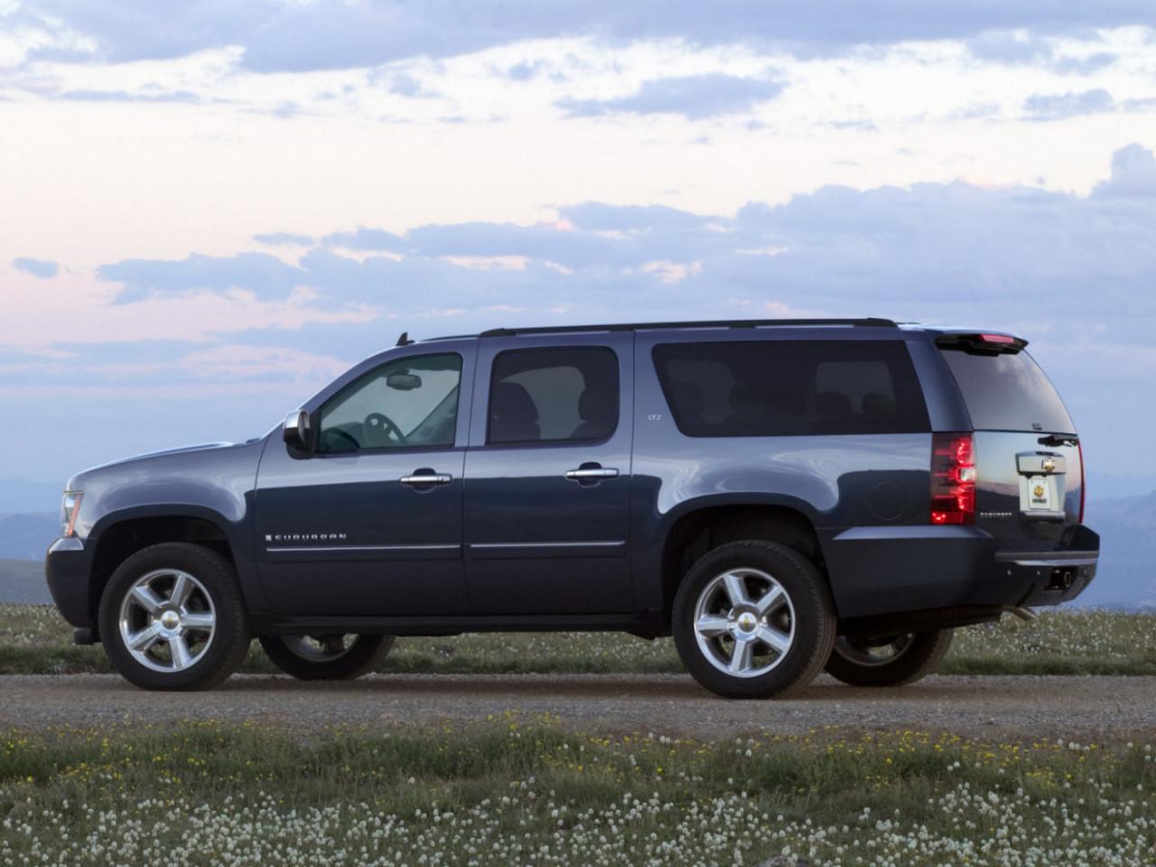 обои Chevrolet Suburban вид сбоку фото