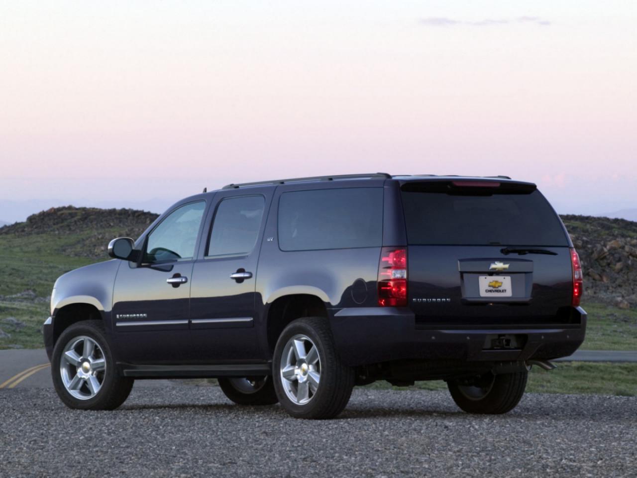 обои Chevrolet Suburban вид сзади фото