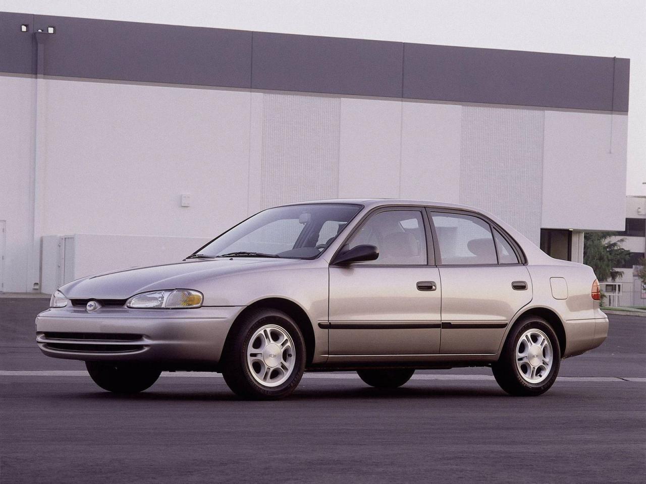 обои Chevrolet Prizm у дома фото