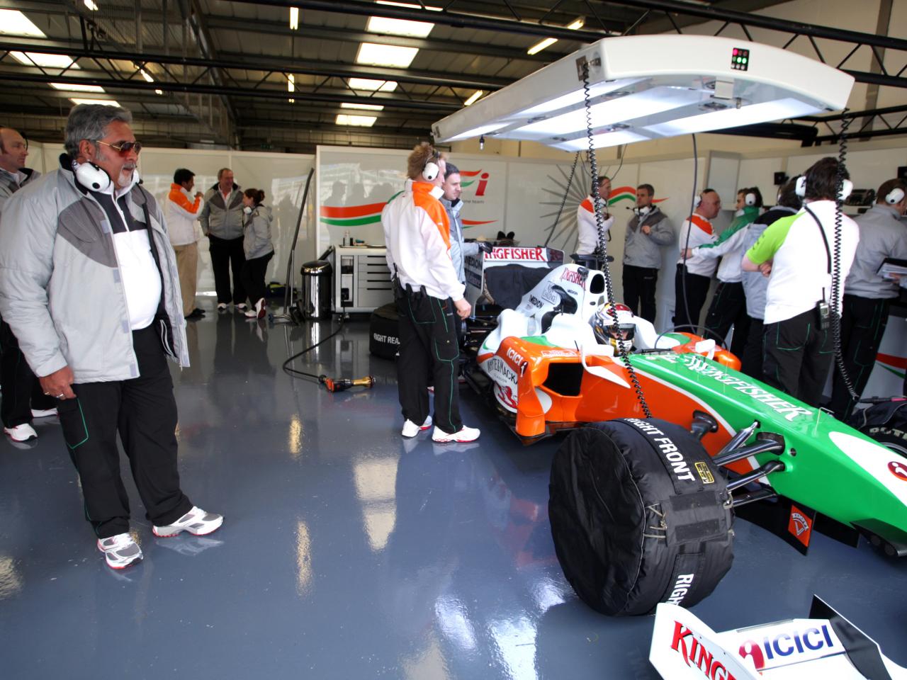 обои Force India VJM02 Shakedown Silverstone выставка фото