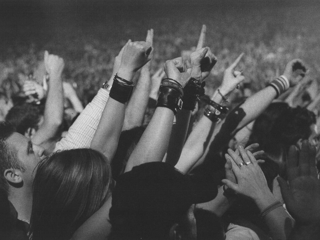 обои Rammstein HANDS,   ARMS & FINGERS фото