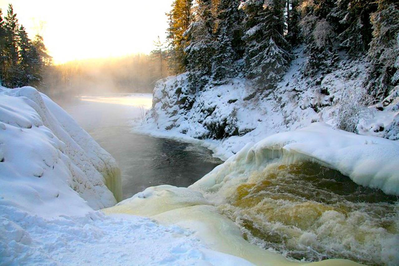 обои Зимний бегущий водопад фото