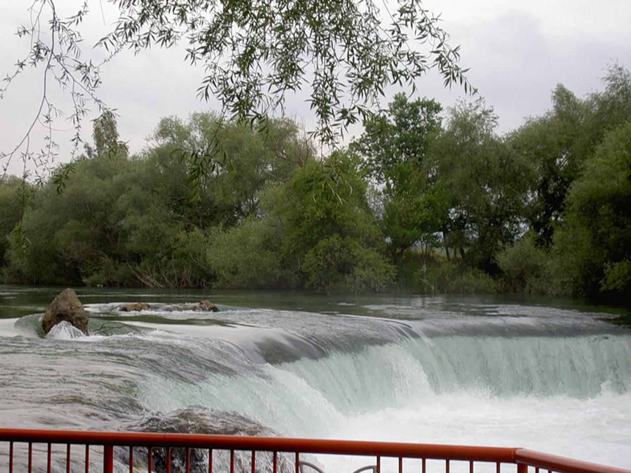 обои Ниспадающий водопад фото