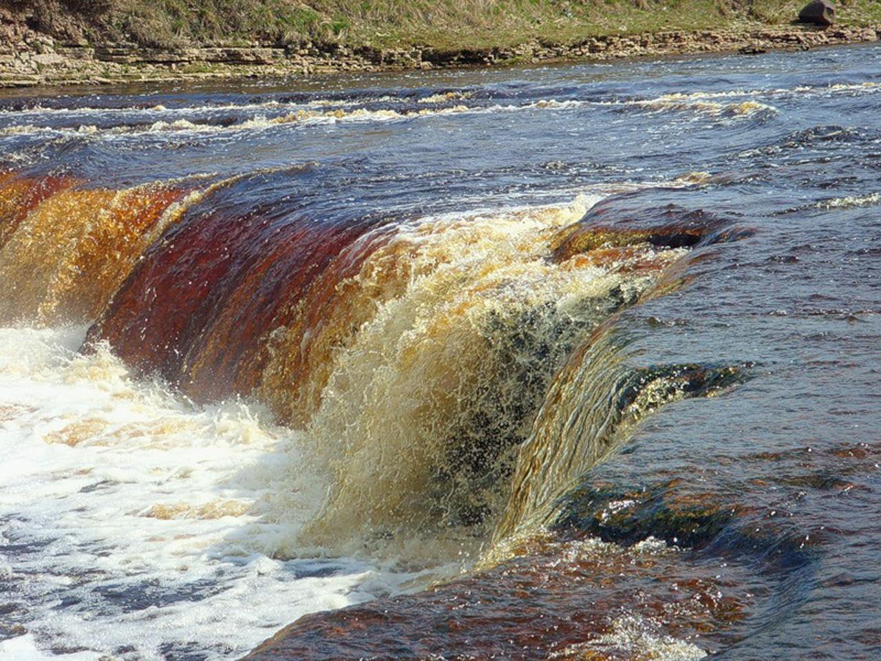 обои Рыжий водопад фото