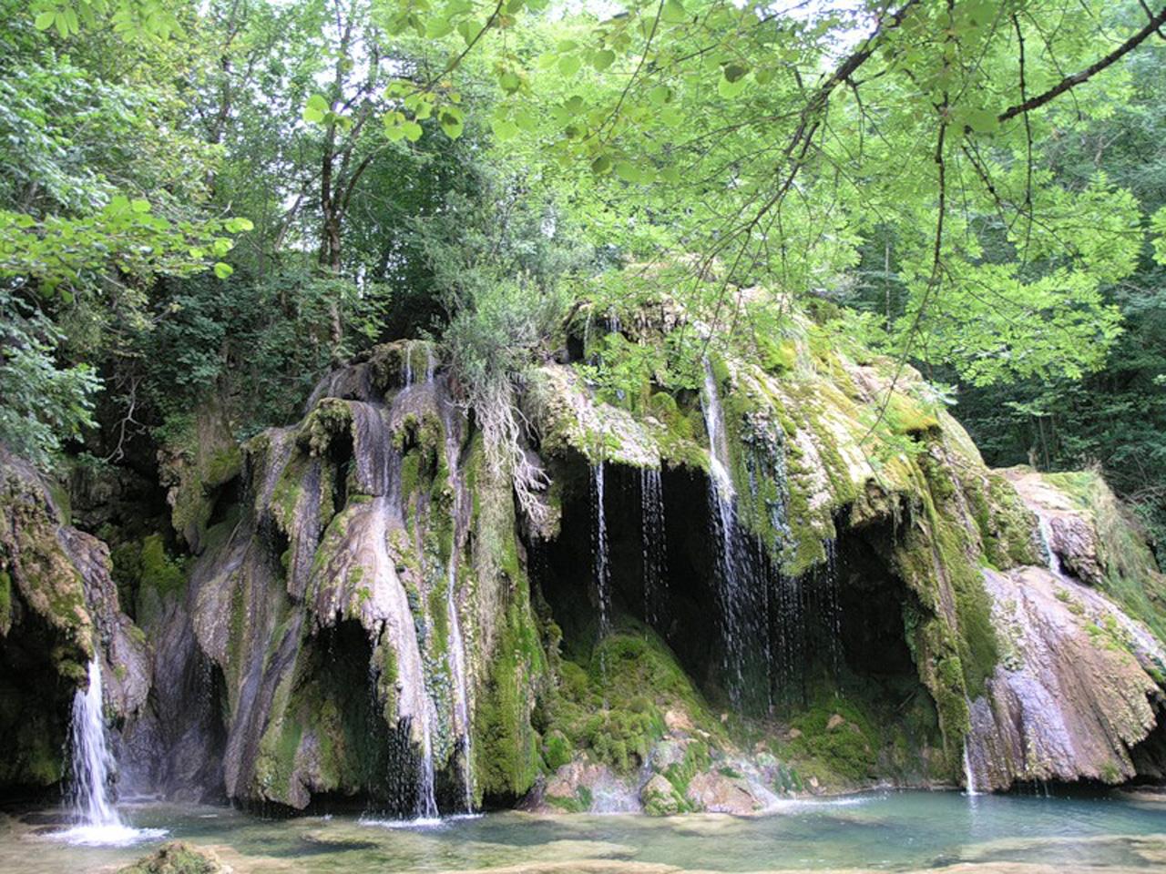 обои Падающие струи воды фото