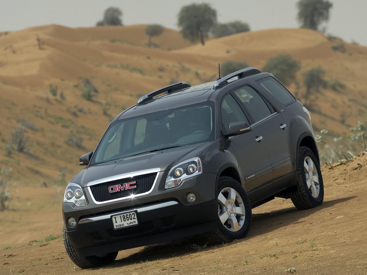 обои GMC Acadia на уклоне фото