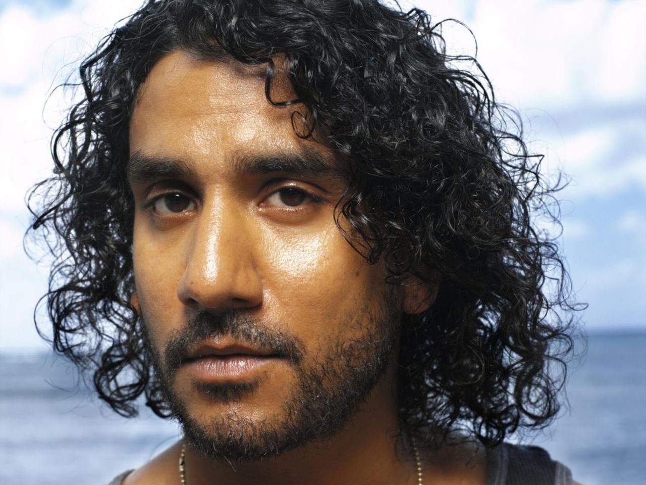 обои LOST Sayid у моря фото