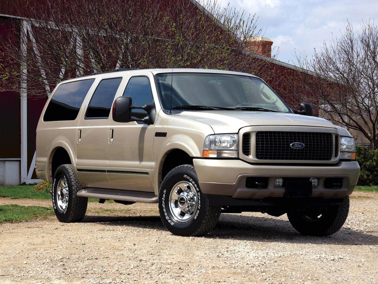 обои Ford Excursion у дома фото