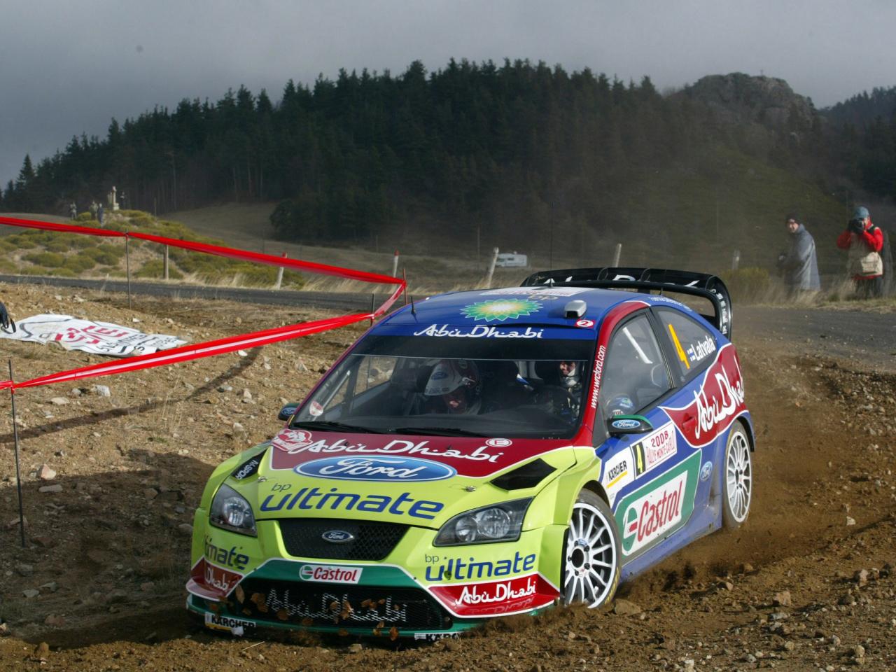 обои Ford WRC с асфальта на гравий фото