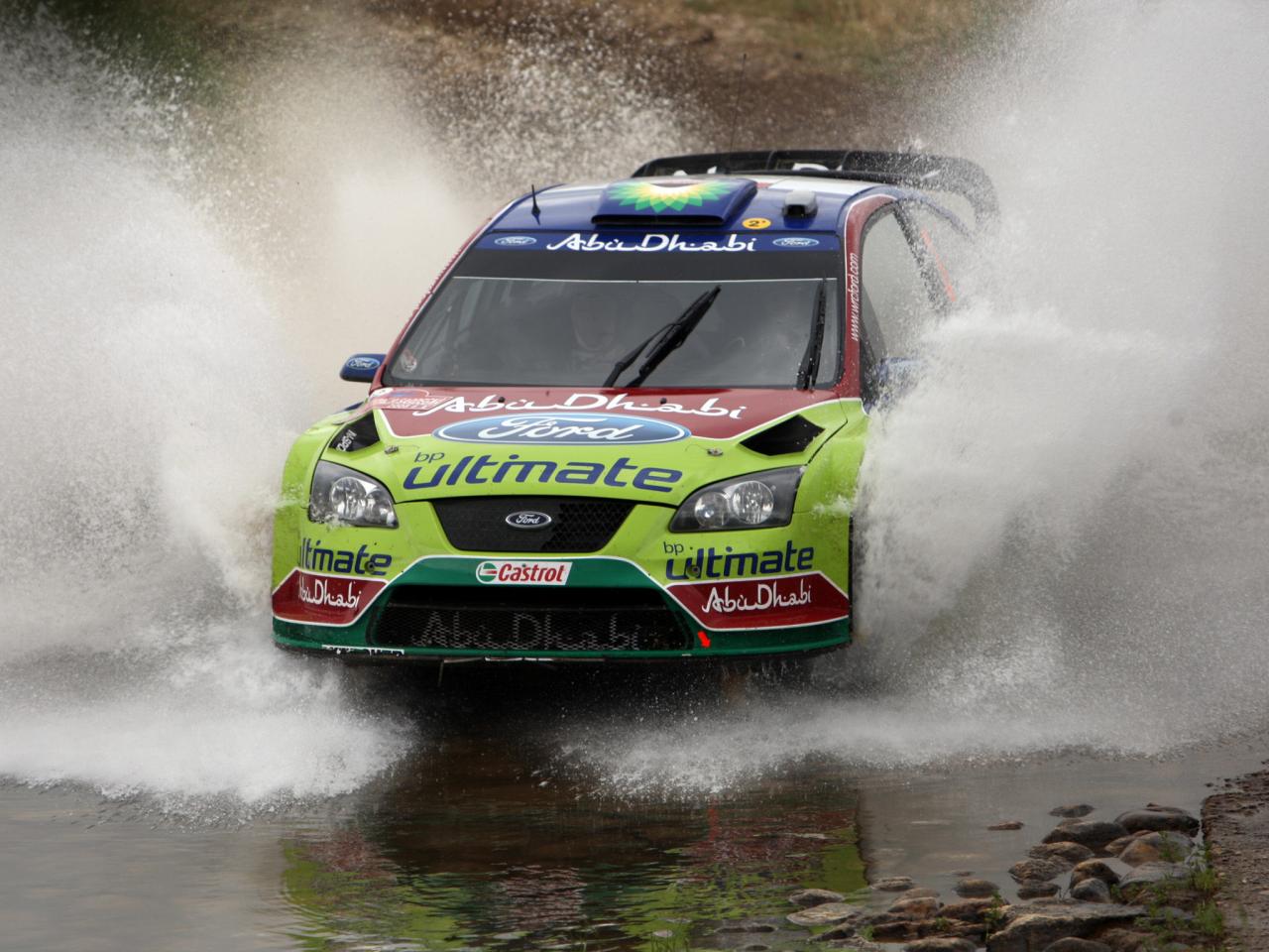 обои Ford WRC проезд по луже фото