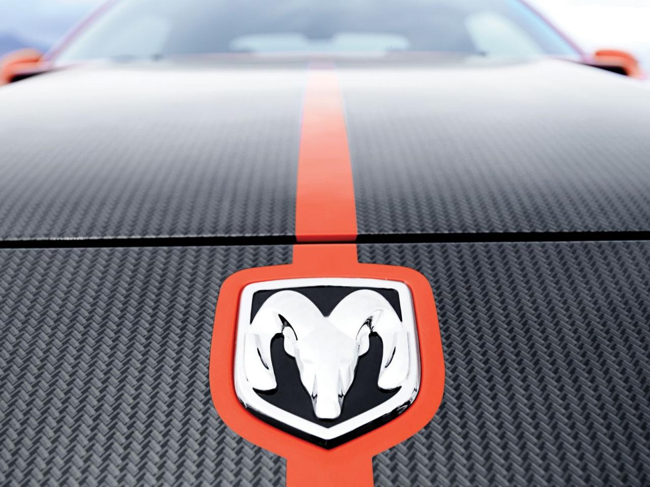 обои Dodge Challenger srt8 emblem фото