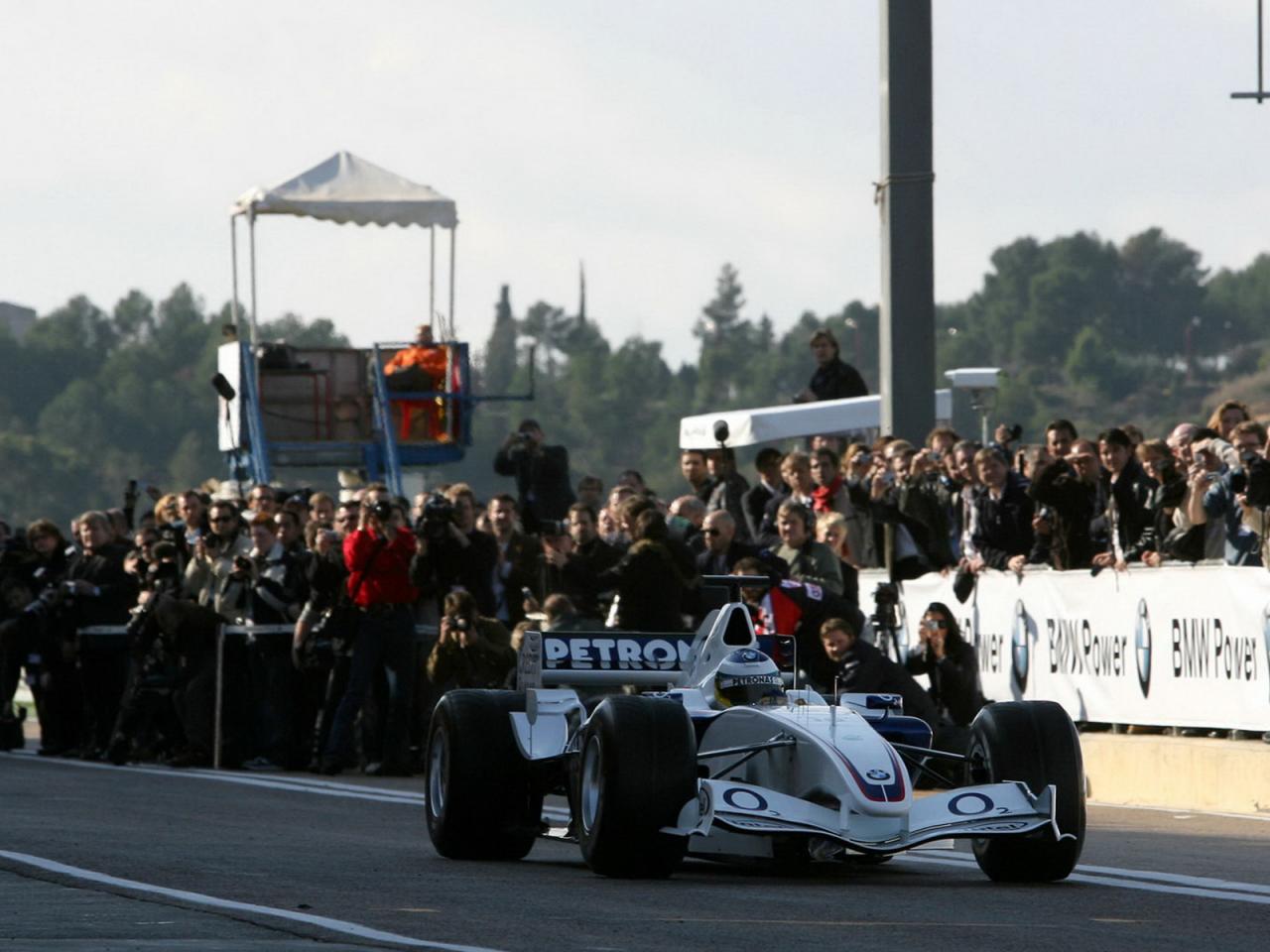 обои BMW F1 вид под другим углом фото