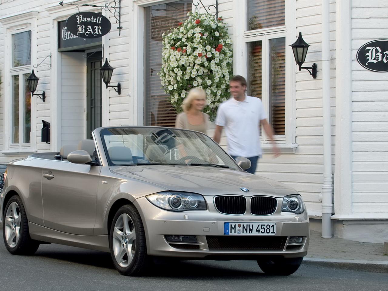 обои BMW_1series cabrio вид в городе фото