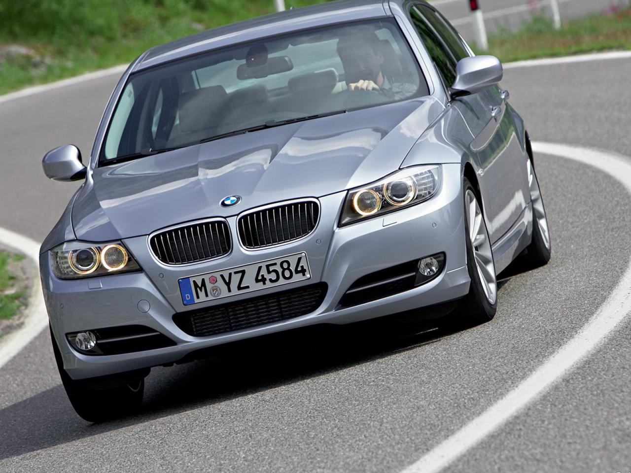 обои BMW_3-series вид на трассе под углом фото