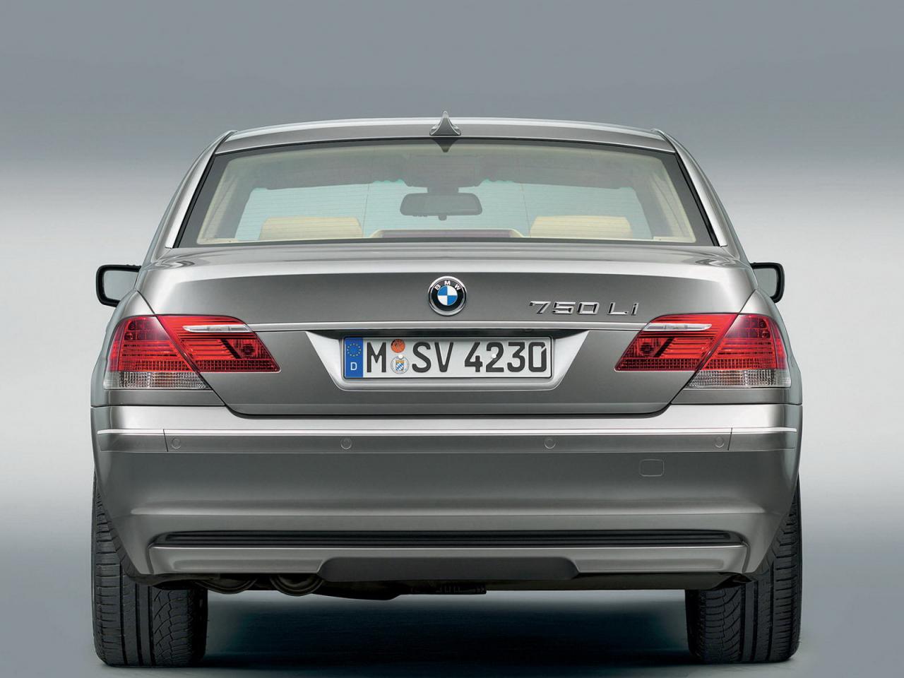 обои BMW_7 вид сзади_ фото