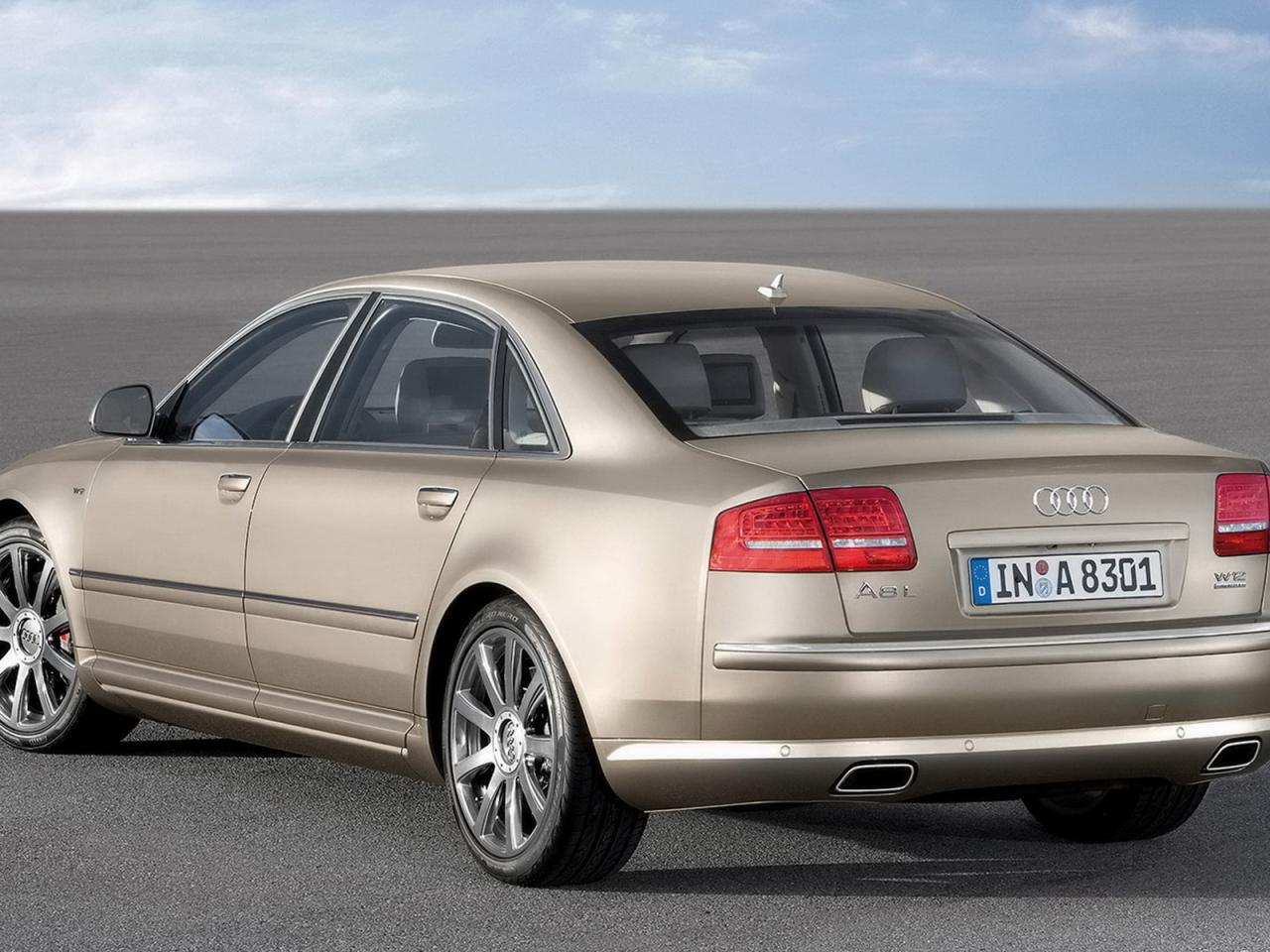 обои Audi A8 2008 вид сзади_ фото