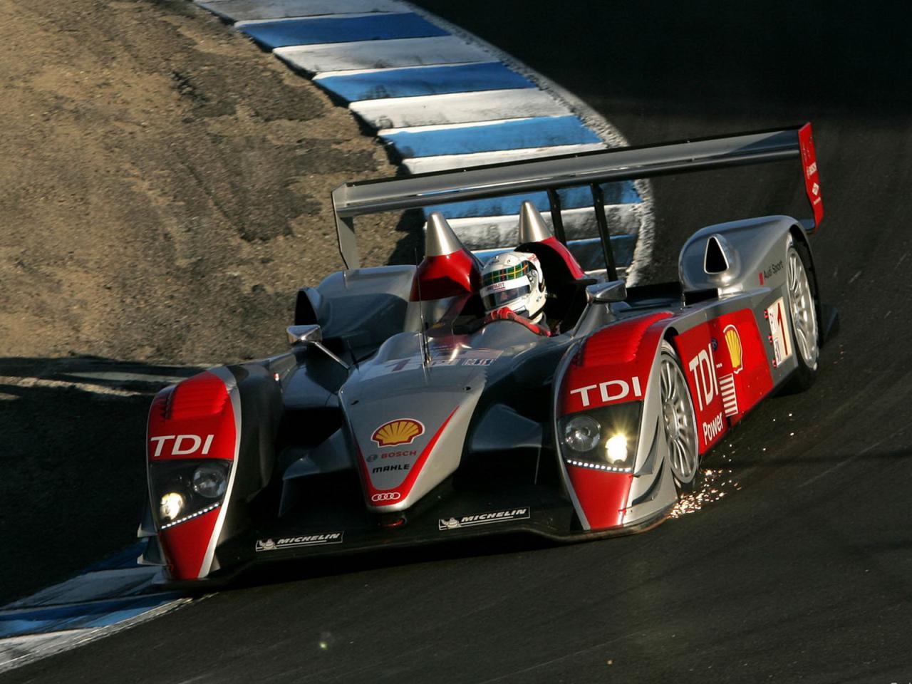 обои Audi R10 TDI вид  на треке фото