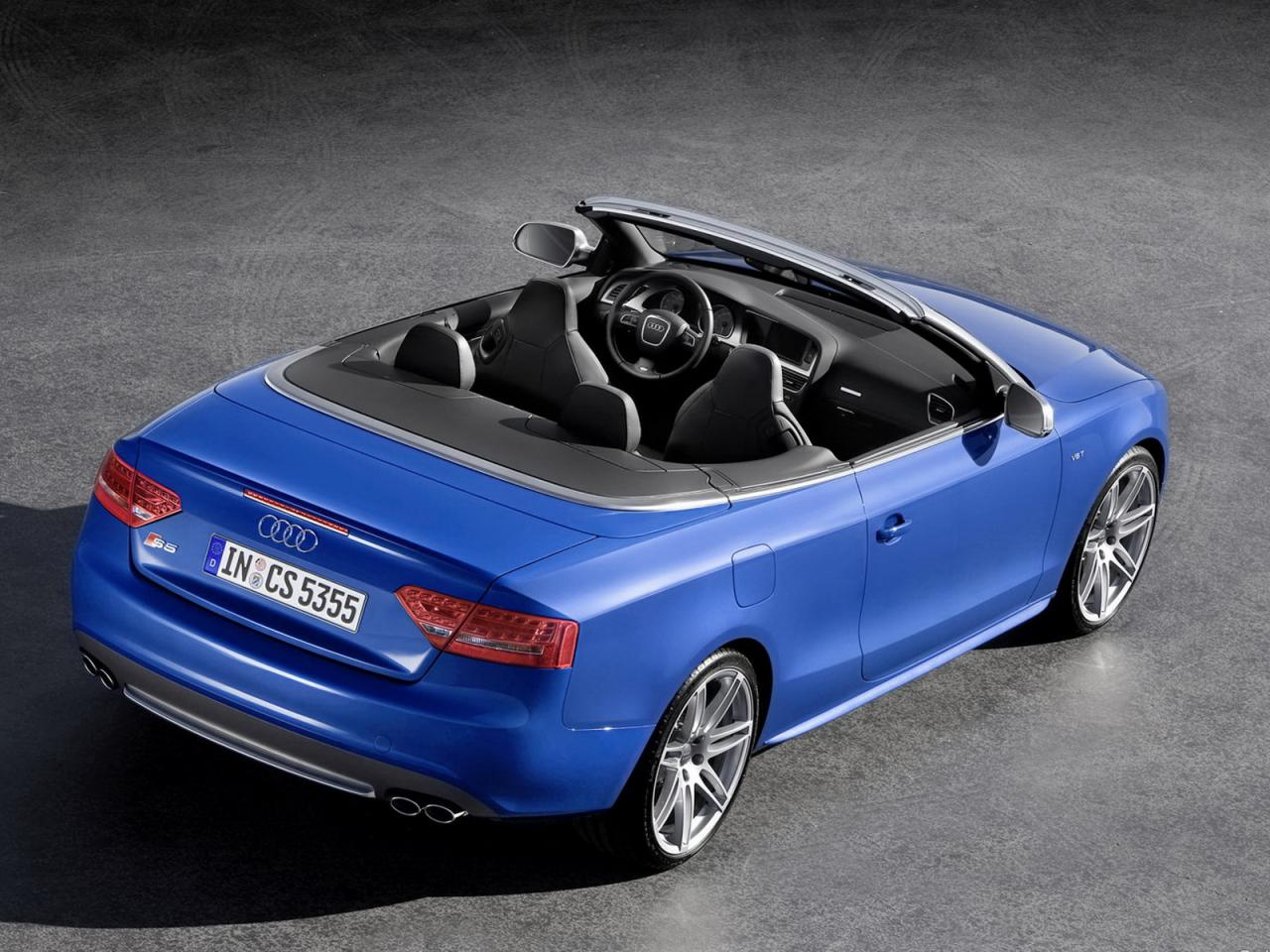 обои Audi_S4 cabrio_вид с крыши под другим ракурсом фото