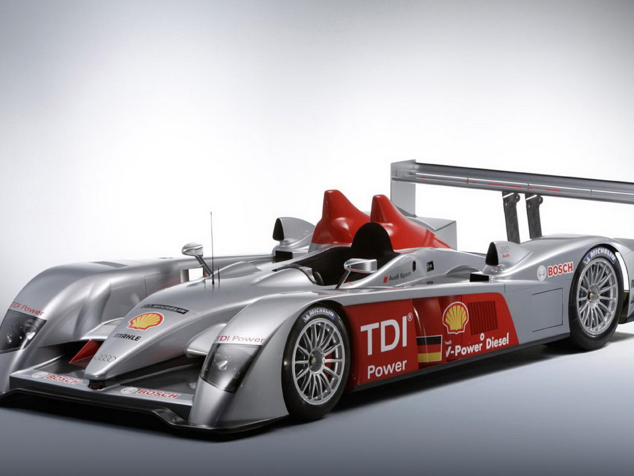 обои Audi R10 вид в салоне фото