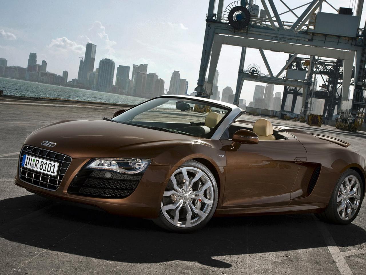 обои Audi R8 Spyder 5.2 FSI quattro в порту фото