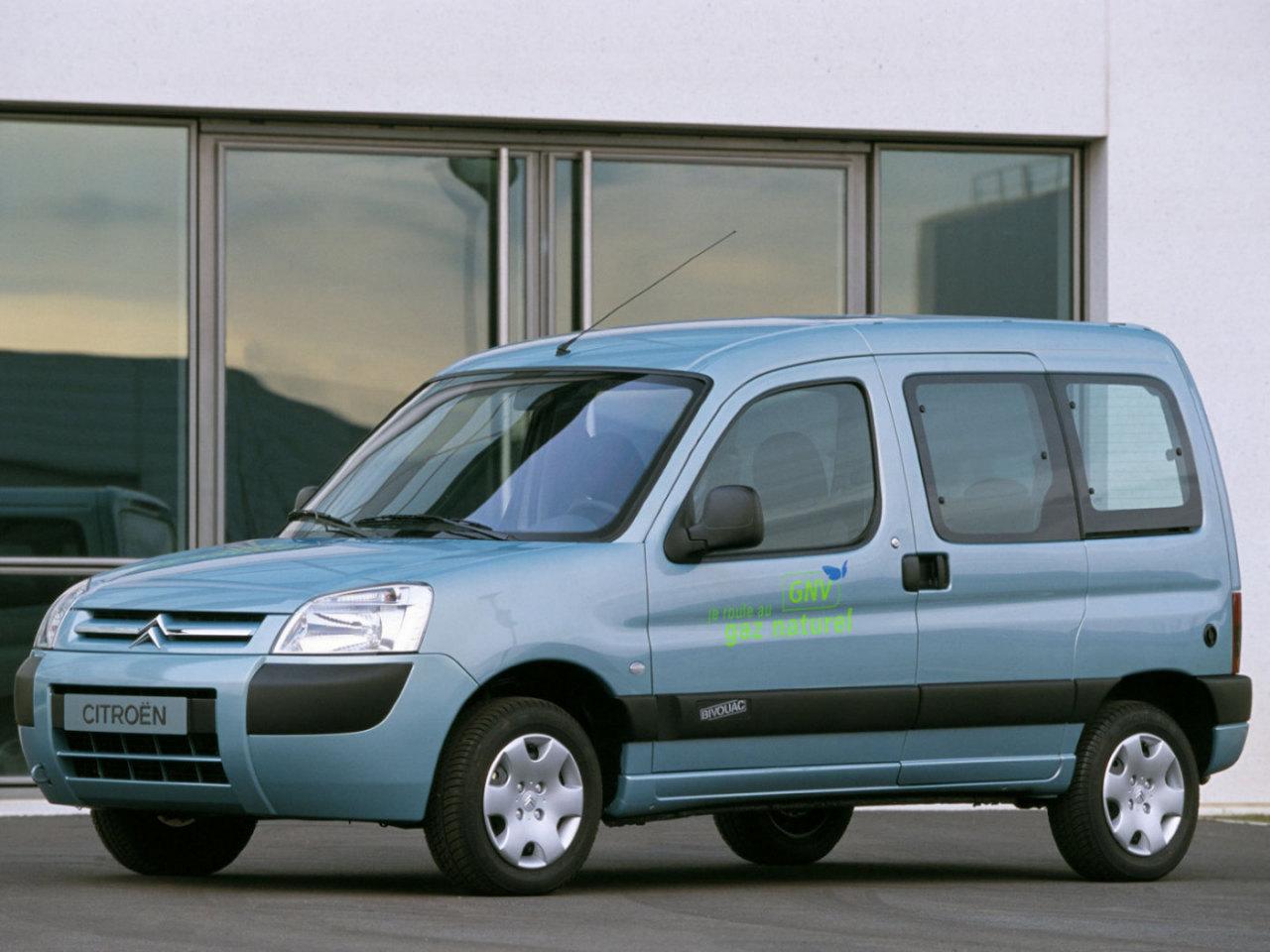 обои Citroёn Berlingo возле офиса фото