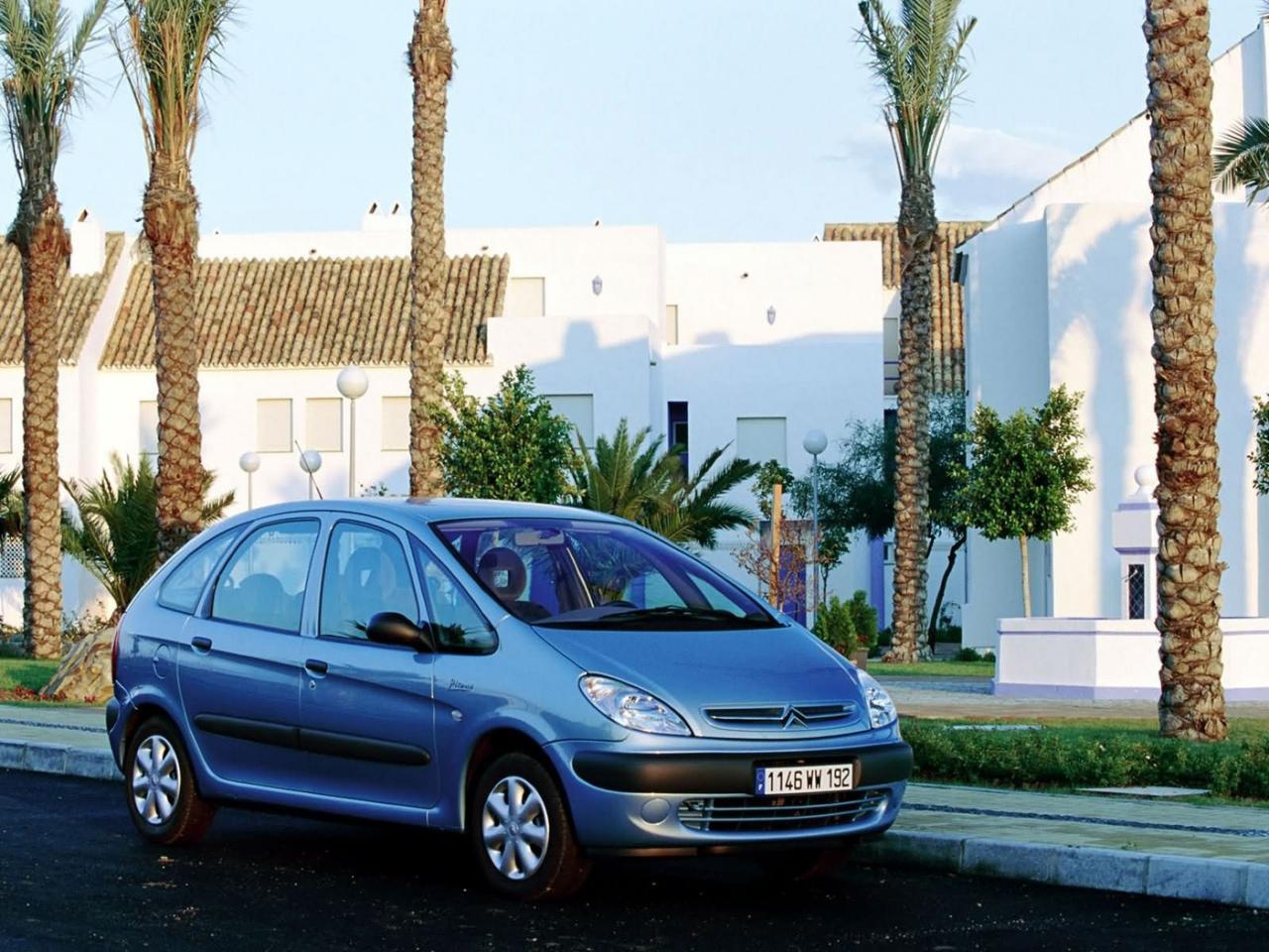 обои Citroёn Xsara Picasso в южном городе фото