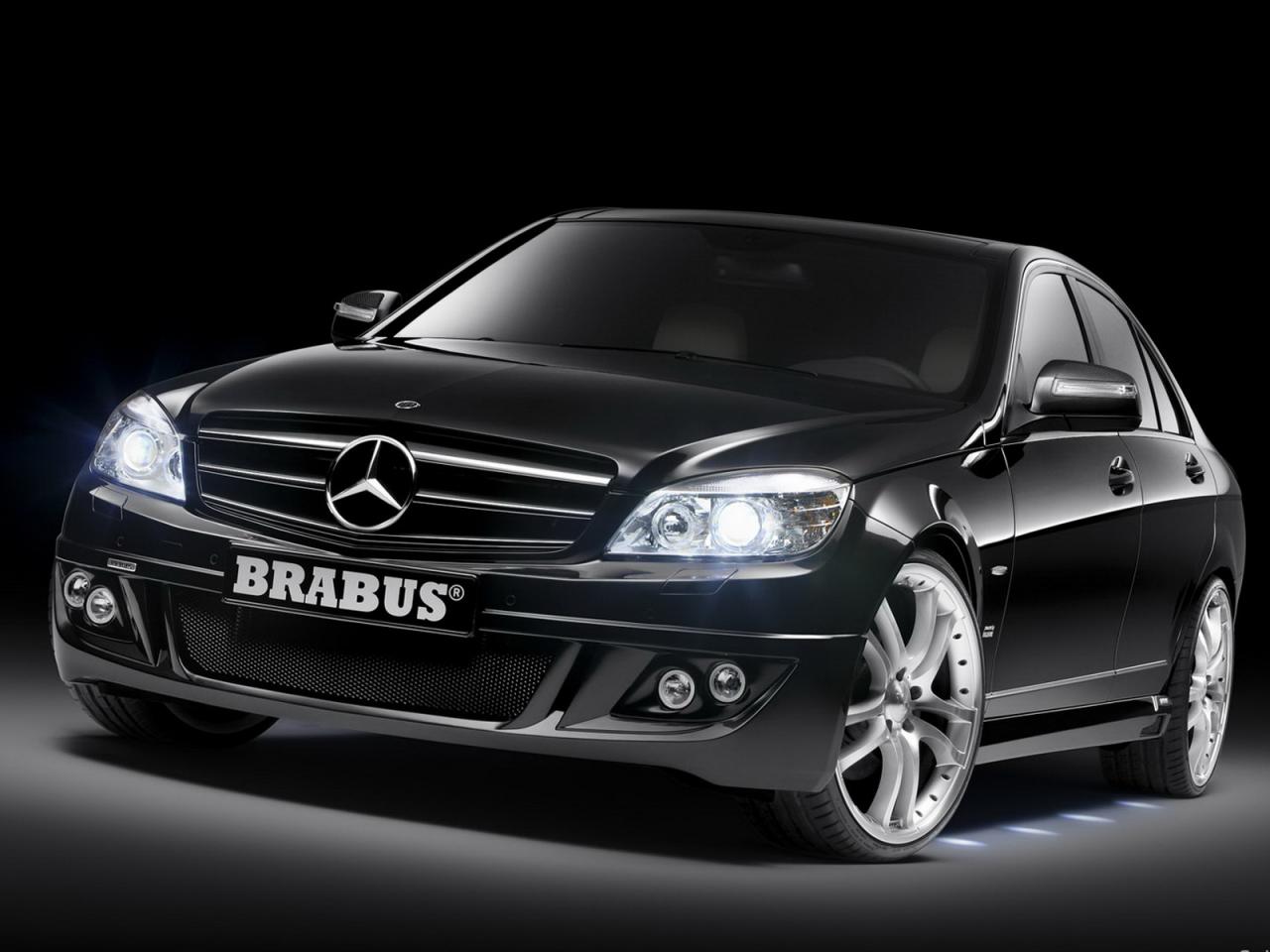 обои MB C Brabus  вид авто спереди фото