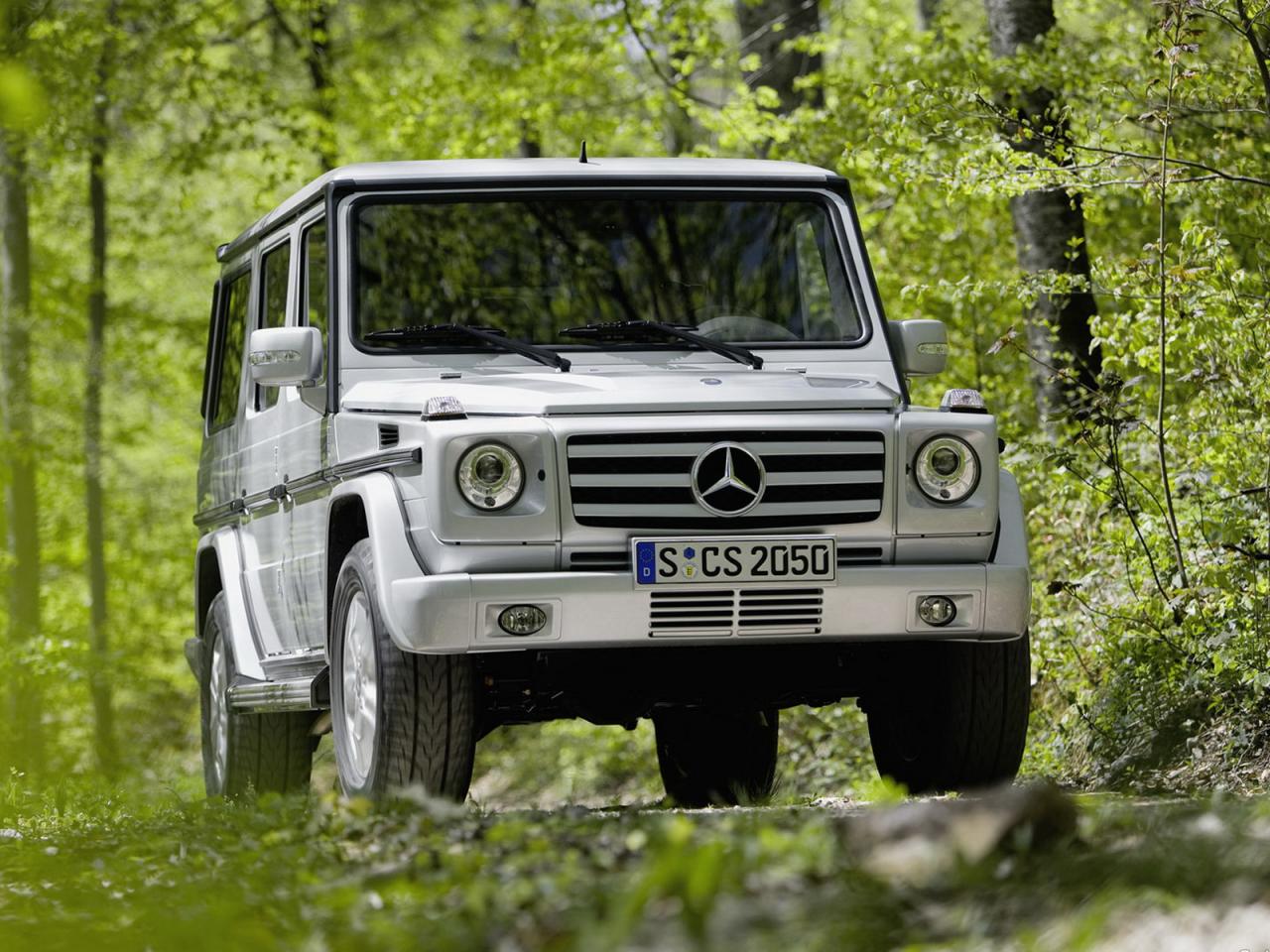 обои MB G Class   вид с камеры на фоне леса фото