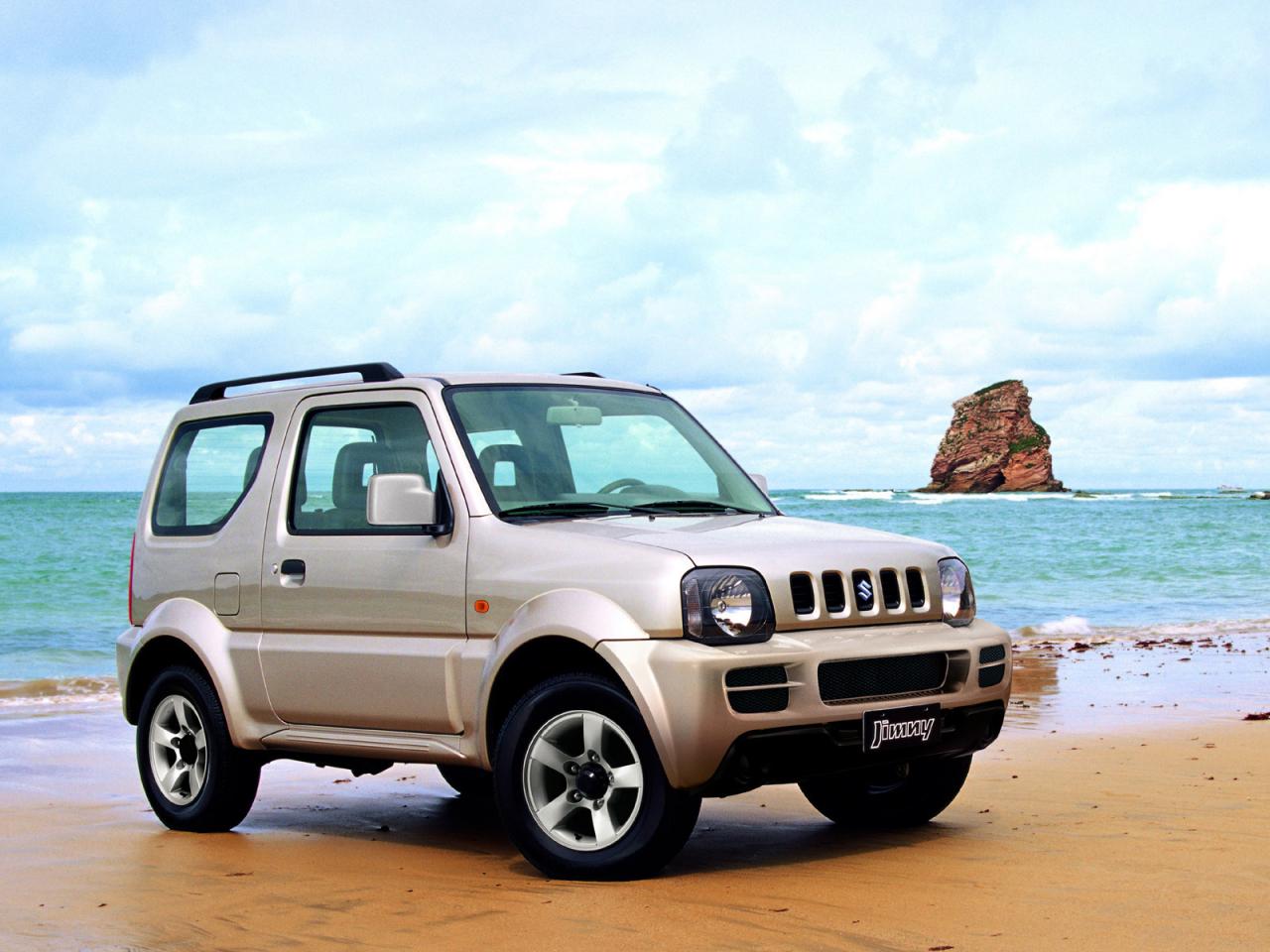 обои Suzuki Jimny на берегу океана фото