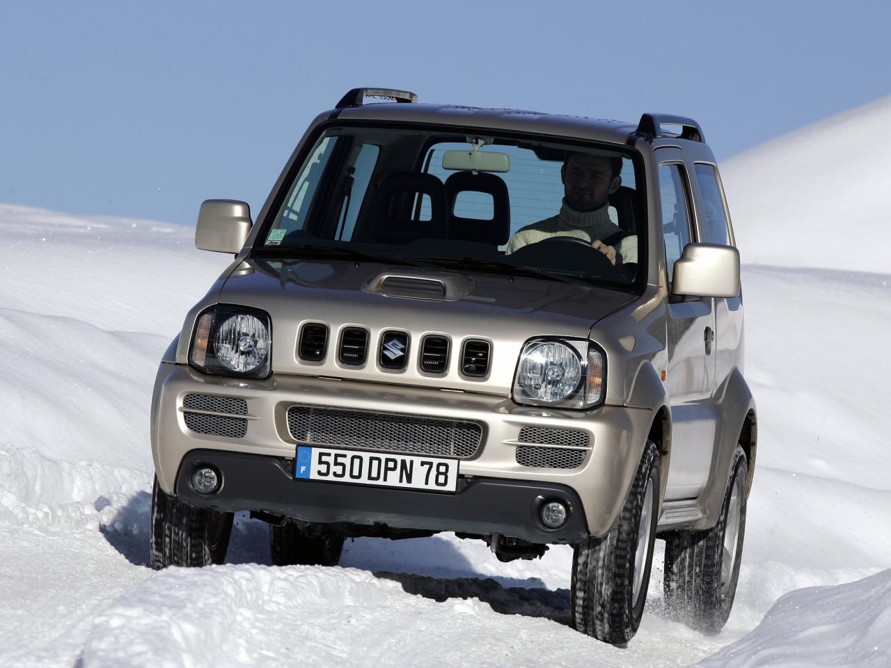 обои Suzuki Jimny в заснеженных широтах фото