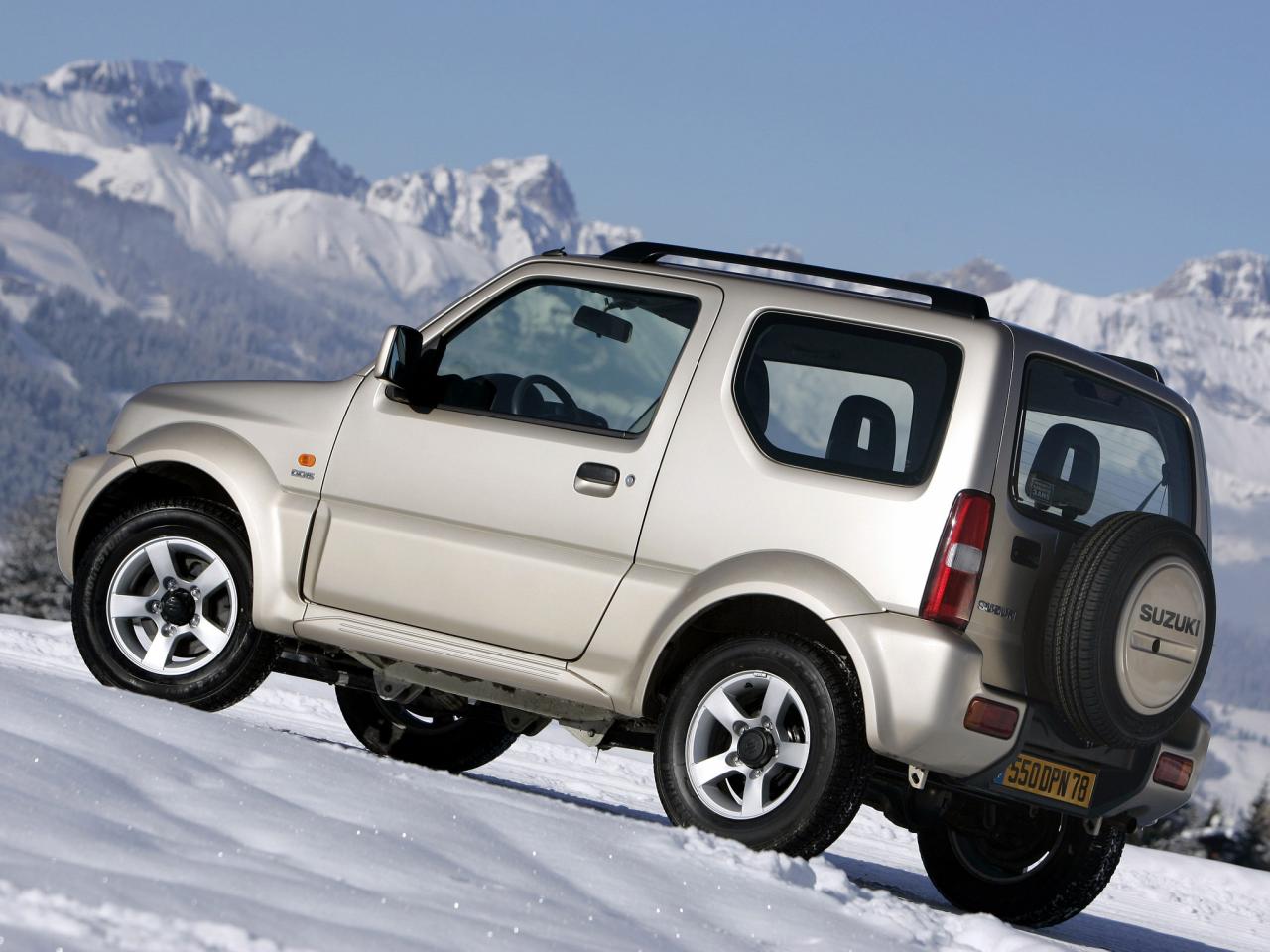 обои Suzuki Jimny в заснеженных широтах фото