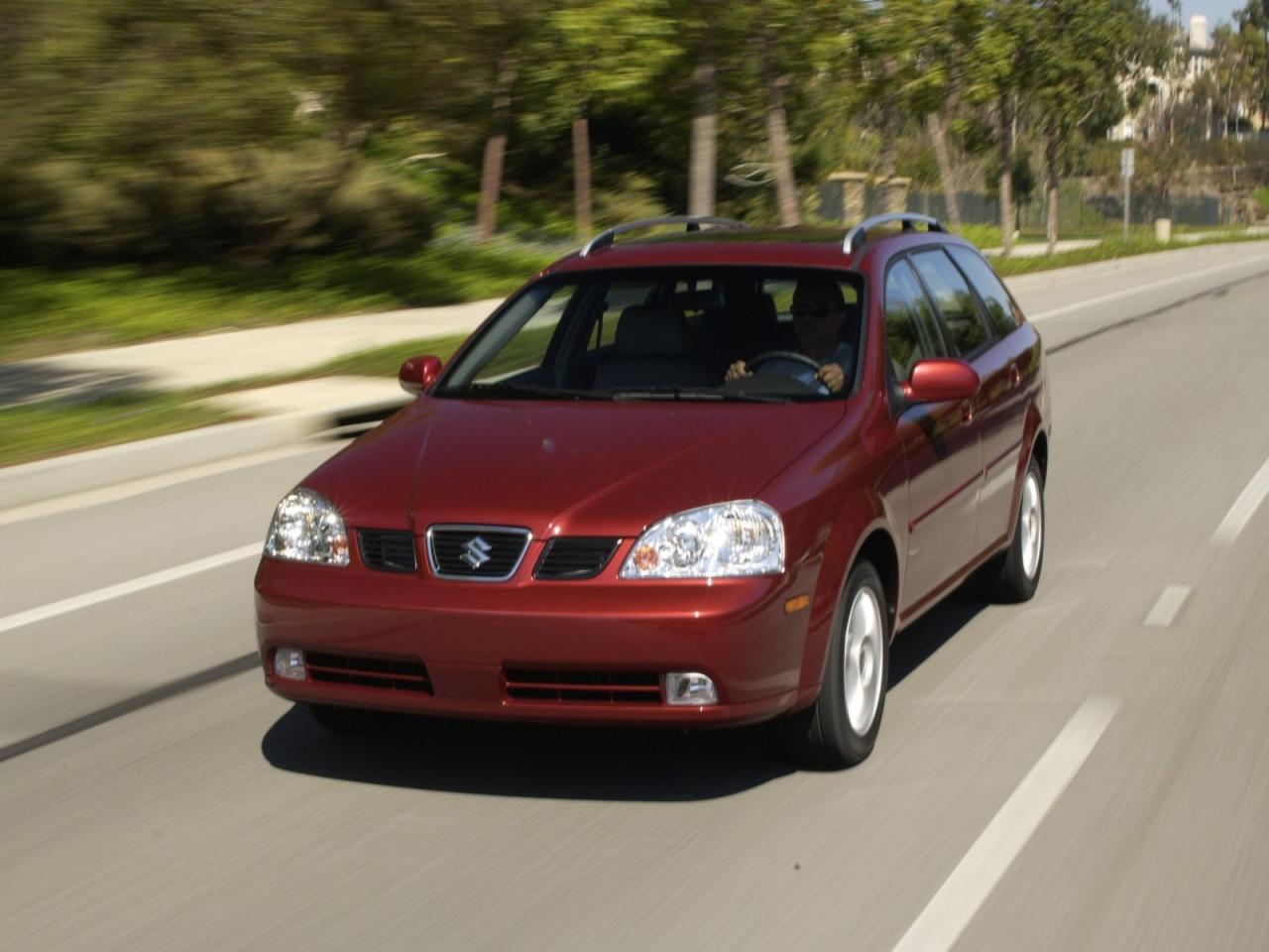 обои Suzuki Forenza в движении вид спереди фото