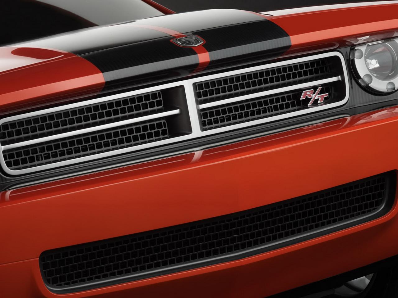 обои Dodge Challenger вид авто со стороны радиаторной решетки фото