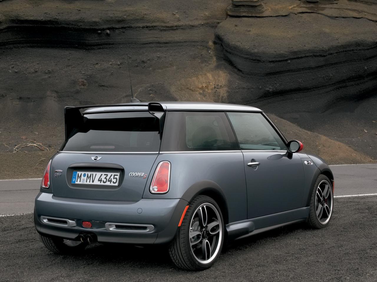 обои Mini cooperS вид авто сзади фото