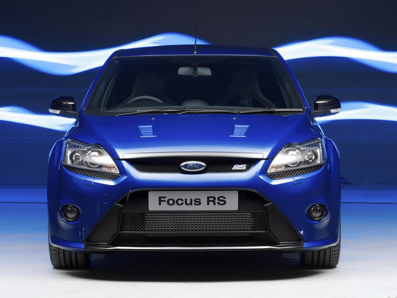 обои Ford Focus RS вид авто спереди с другого ракурса фото