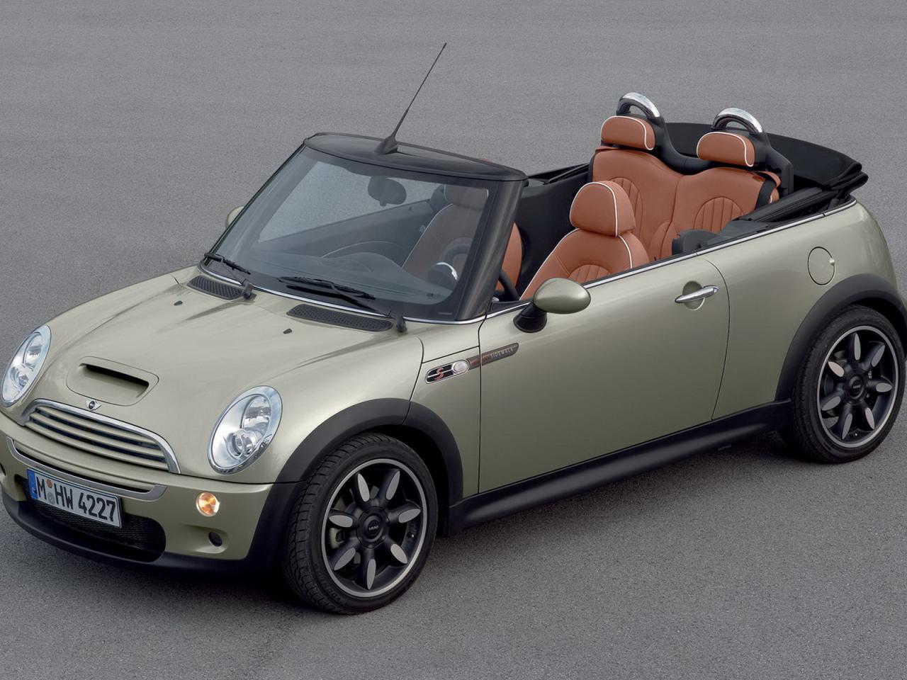 обои Mini Cabrio вид авто в салоне фото