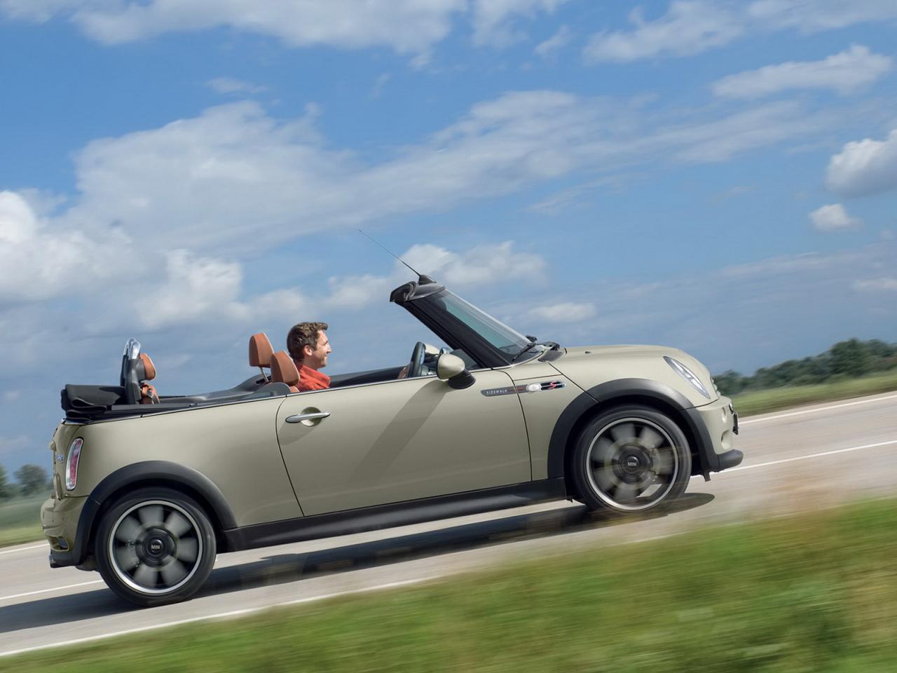 обои Mini Cabrio вид авто сбоку с другого ракурса фото