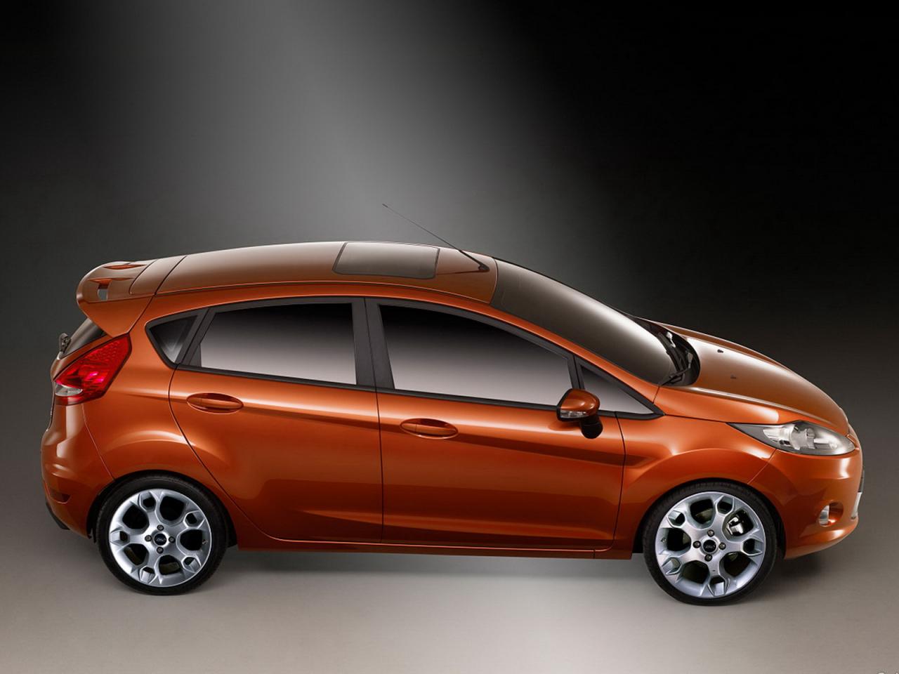 обои Ford Fiesta вид авто сбоку с другого ракурса фото