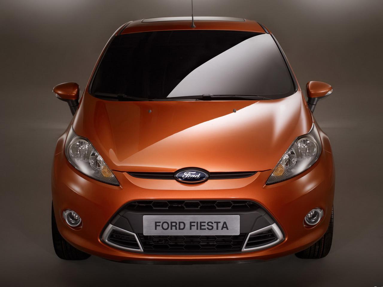 обои Ford Fiesta вид авто спереди с другого ракурса фото