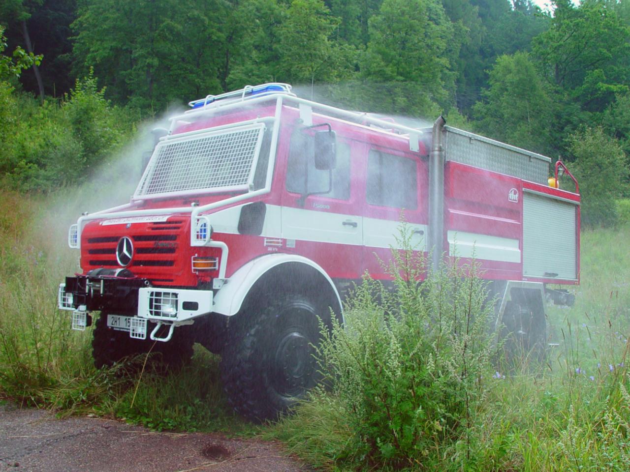 обои Mercedes-Benz Unimog пожарная фото