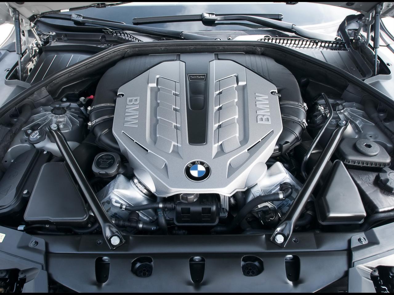 обои Bmw 7 series 2009 v8 engine фото