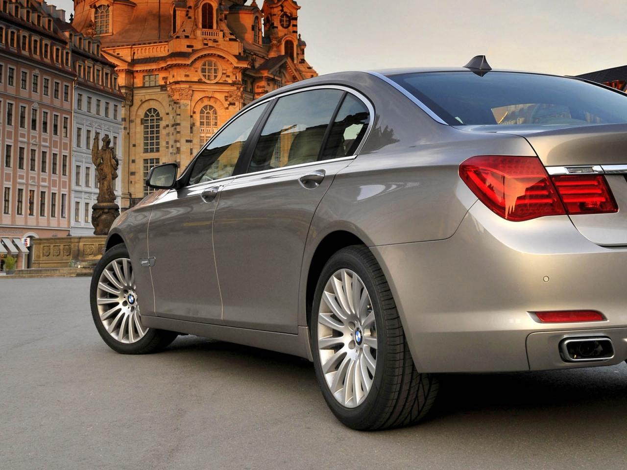 обои Bmw 750li 2009 left side фото