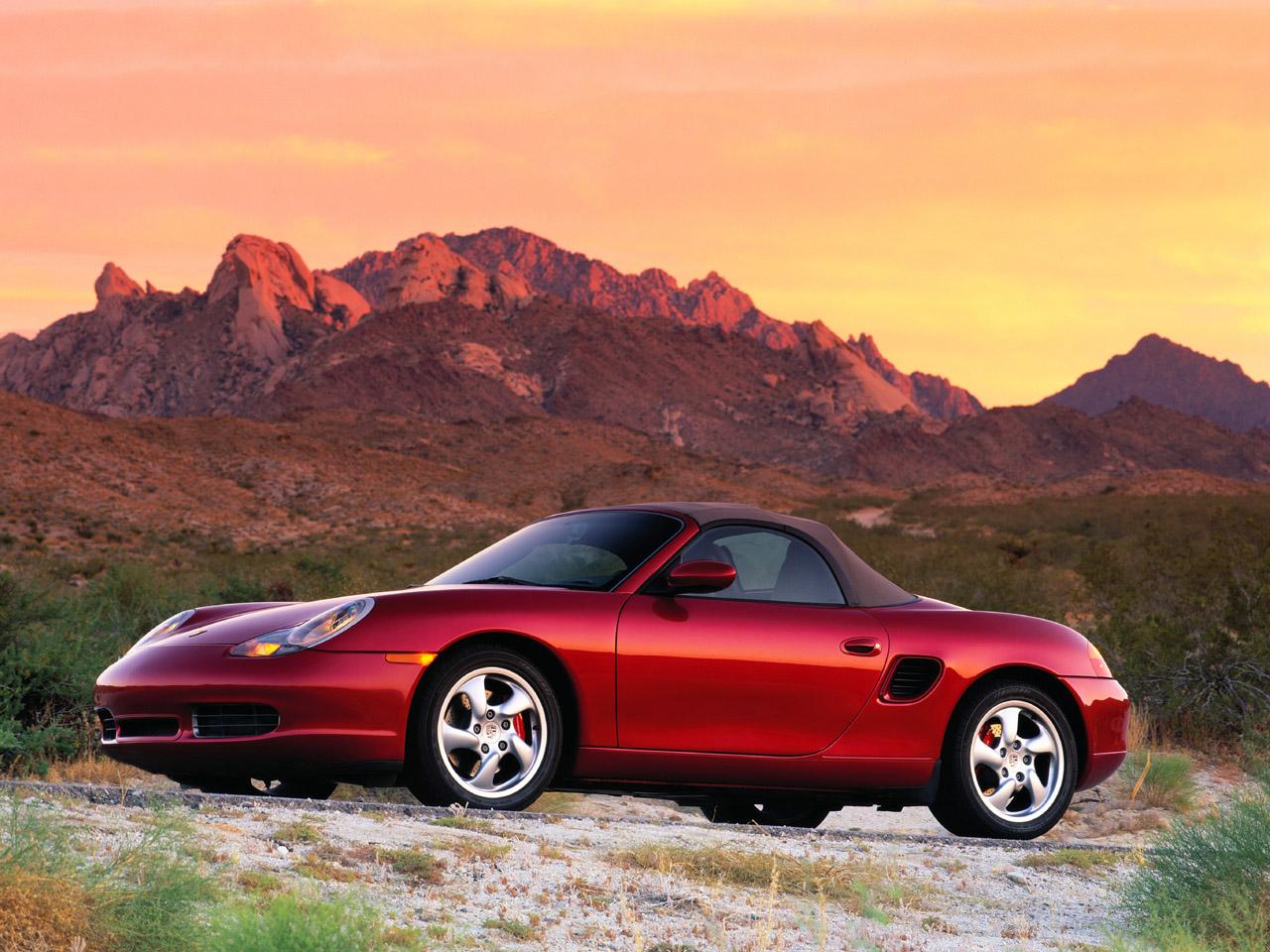 обои Porsche Boxster S Maroon Front Angle Mountains фото