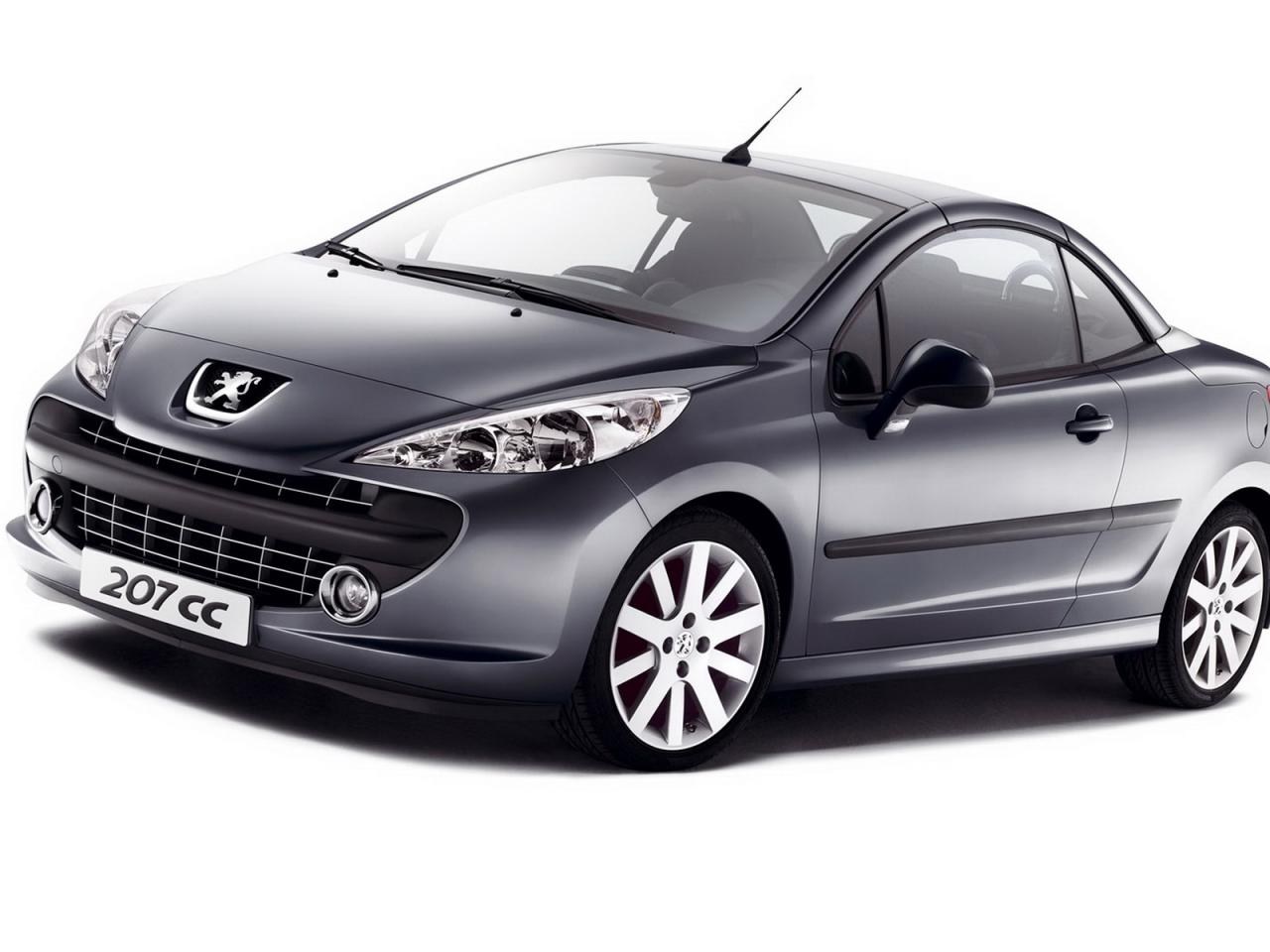 обои Peugeot 207CC вид авто в салоне под другим углом к камере фото